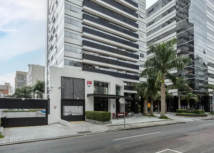 Apto com Piscina e Academia 2 Quartos Ar Condicionado no Centro Cívico com Garagem