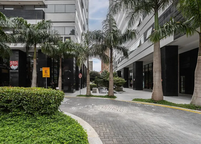Apto com Piscina e Academia 2 Quartos Ar Condicionado no Centro Cívico com Garagem